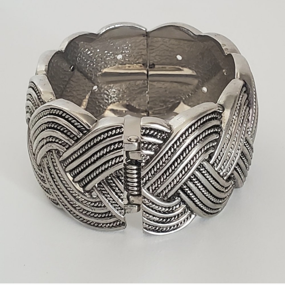 Vintage 90s Boho Hippie Silver Tone Celtic Braided Chunky Heavy Hinged Bracelet - Picture 2 of 4